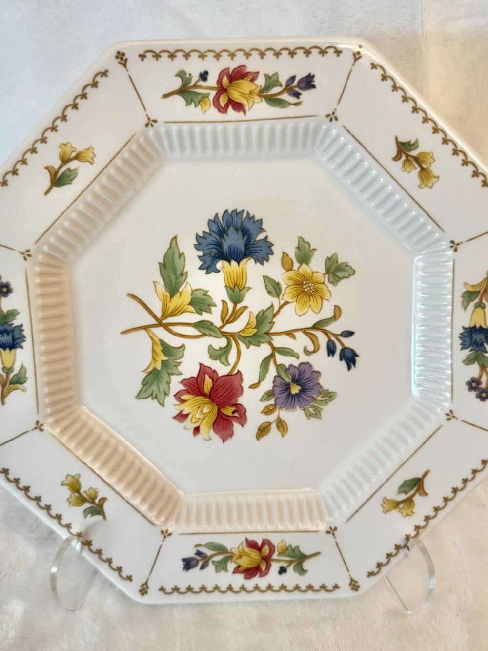 Nikko Classic Collection Octagonal Magenta Floral 8" Salad Dessert Plate Japan